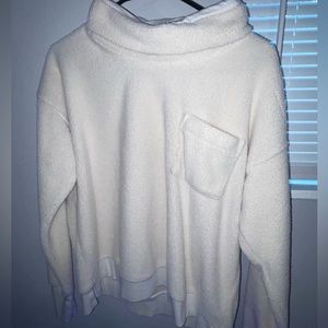 Vineyard Vines Sweater 🤍🍇